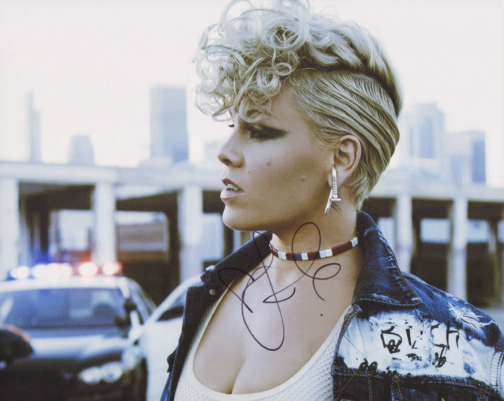 Pink [P!NK] Singer & Songwriter Sexy (Beckett) Signed 8x10 Photo