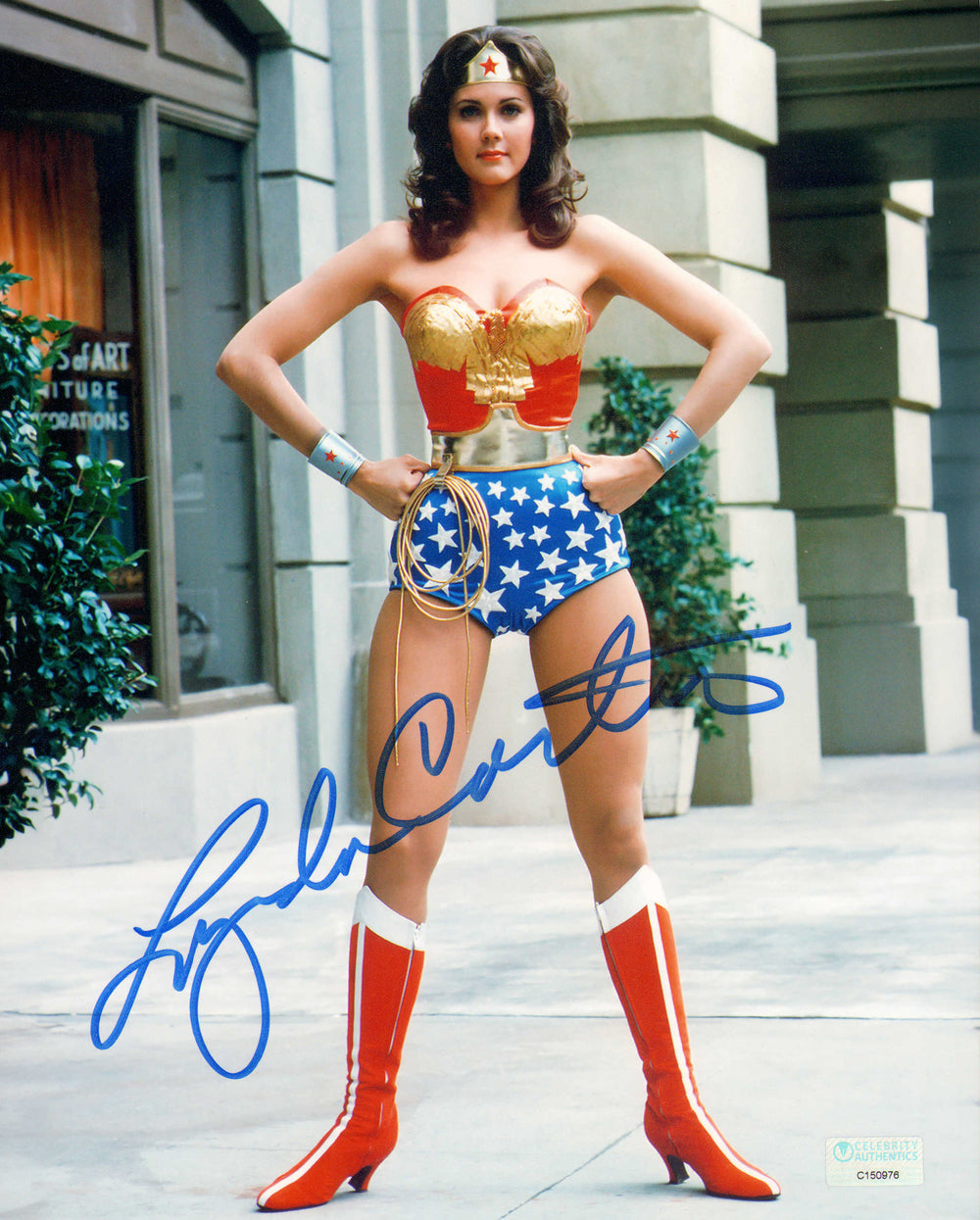 Lynda Carter as Wonder Woman in Wonder Woman (Celebrity Authentics) Signed 8x10 Photo