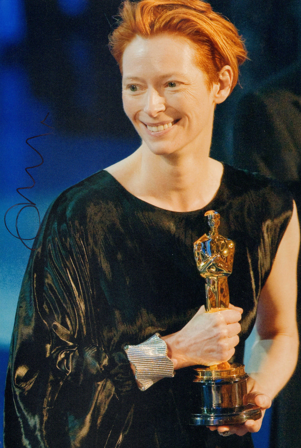Tilda Swinton Winning the Academy Award for Best Supporting Actress for Michael Clayton Signed 8x12 Photo