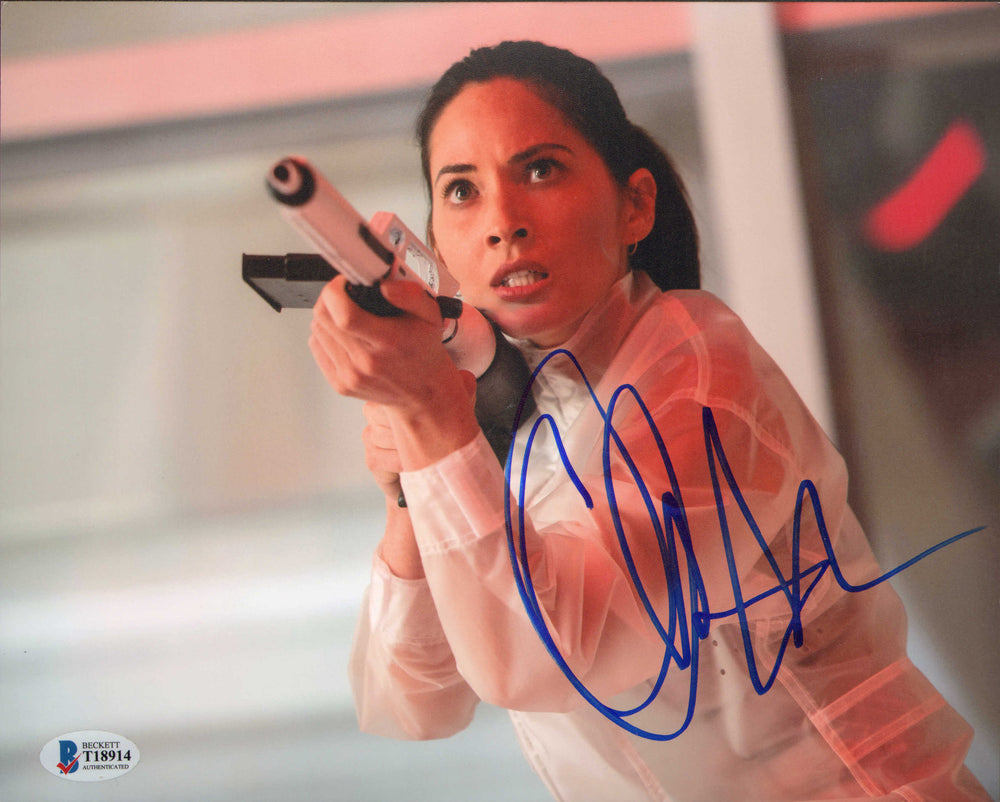 Olivia Munn as Casey Bracket in The Predator (Beckett) Signed 8x10 Photo