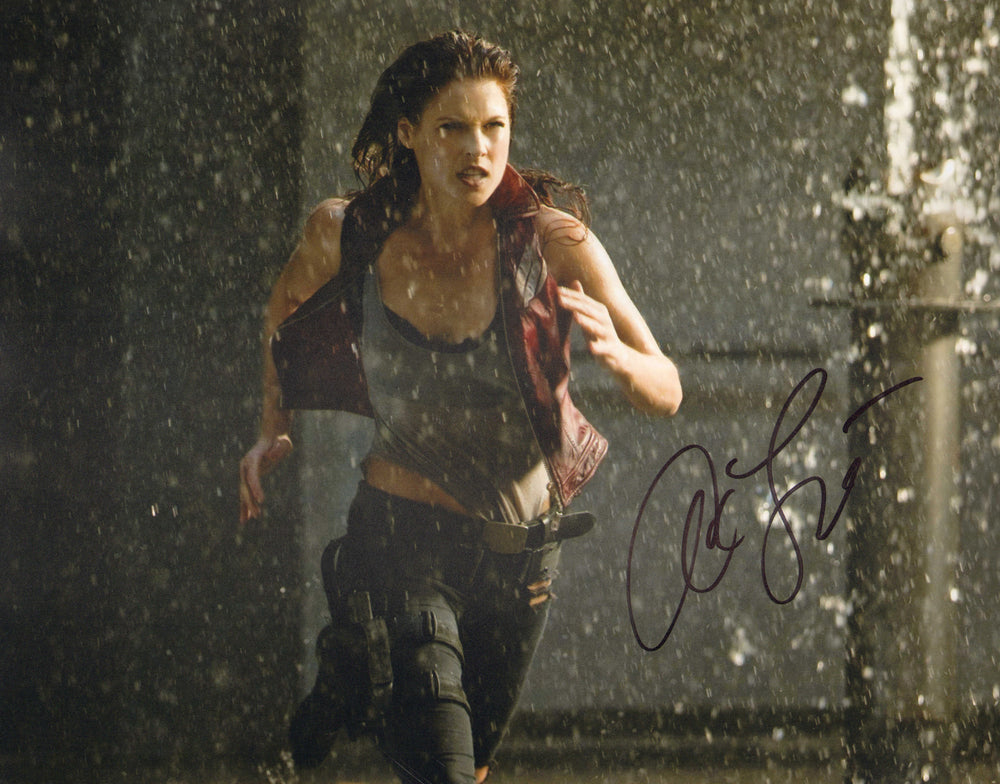 Ali Larter as Claire Redfield in Resident Evil: Afterlife Signed 11x14 Photo
