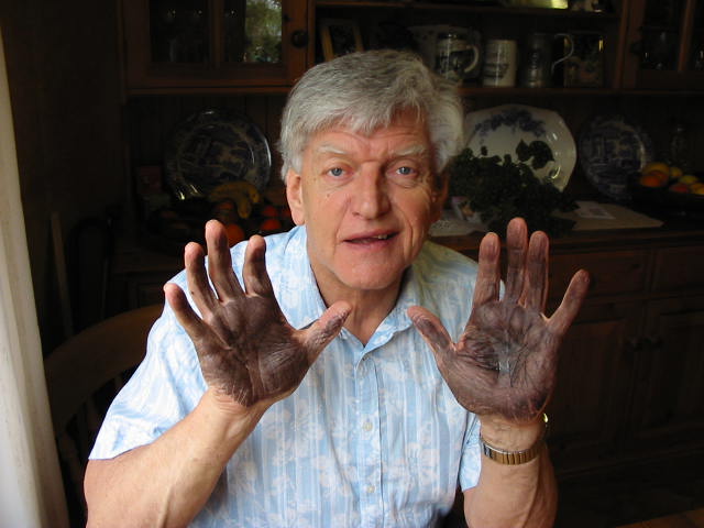 
                  
                    Dave Prowse from Star Wars Signed 12x12 Hand Print with Quote
                  
                