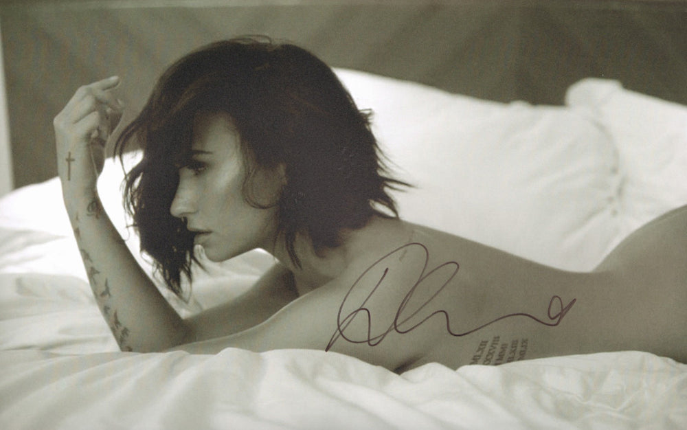 Demi Lovato Singer & Songwriter Sexy Near Nude Signed 11x17 Photo