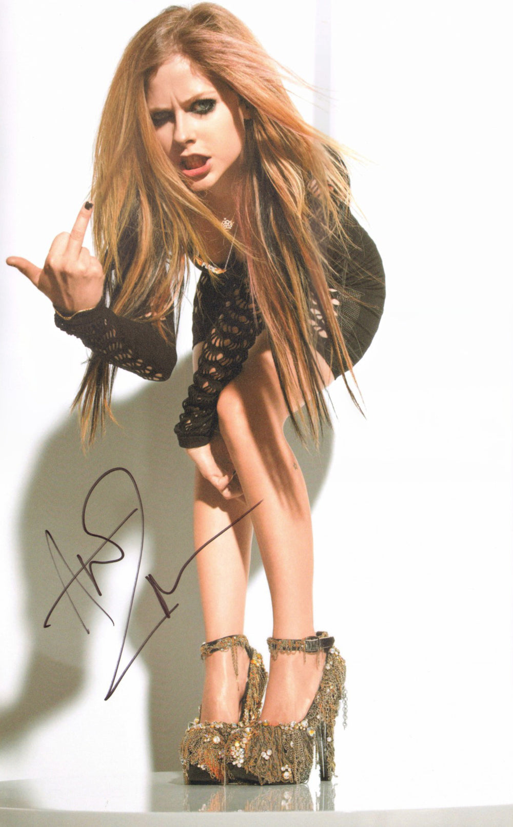 Avril Lavigne Singer & Songwriter Signed 11x17 Photo