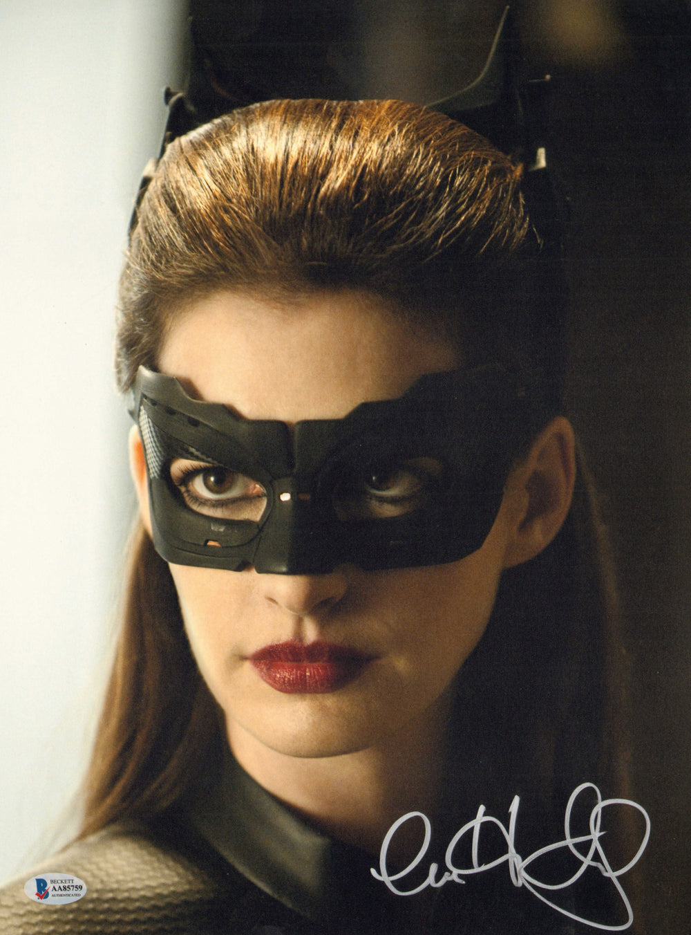 Anne Hathaway as Catwoman in The Dark Knight Rises (Beckett) Signed 11x14 Photo