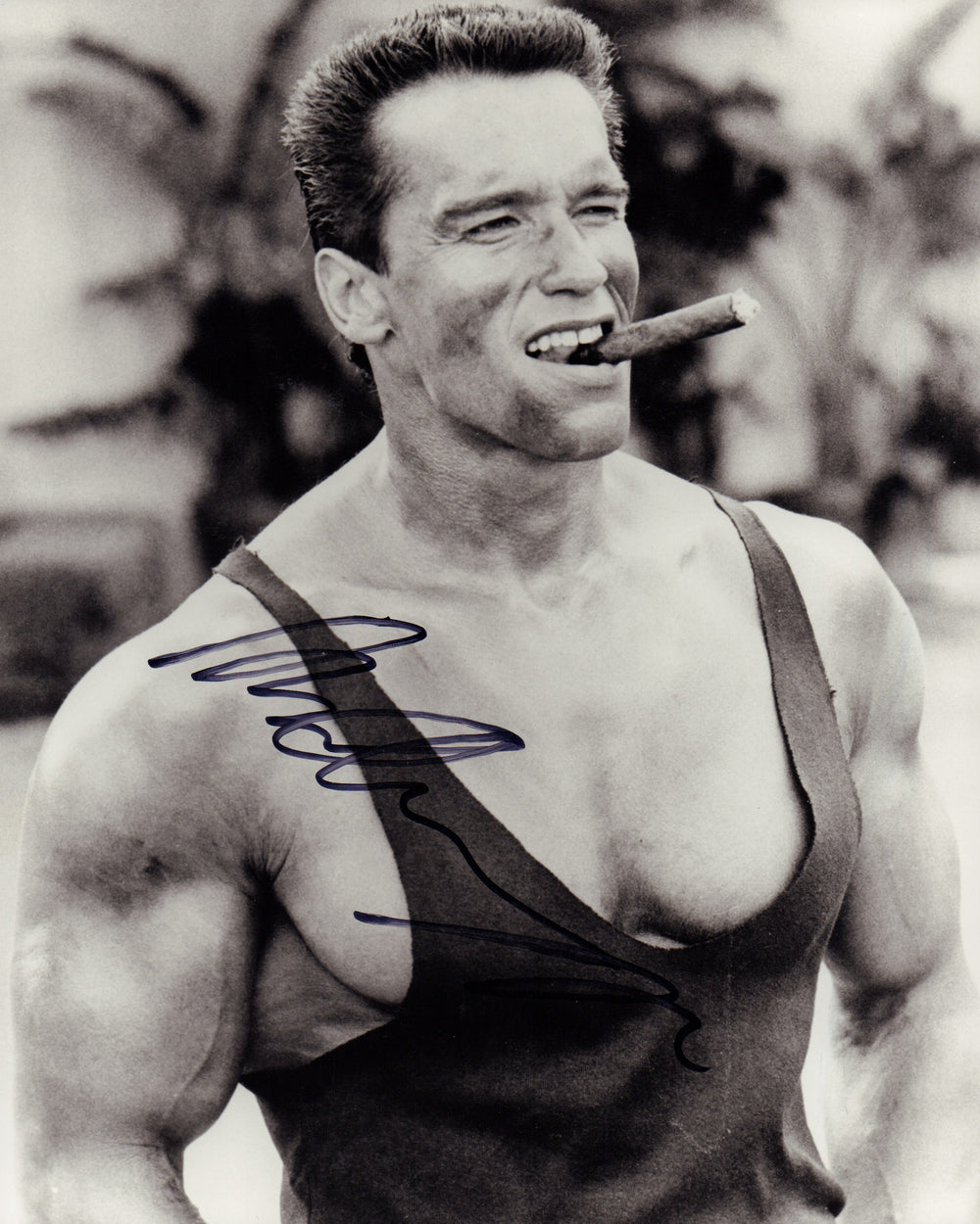 Arnold Schwarzenegger Commando 8x10 Signed Behind the Scenes Photo